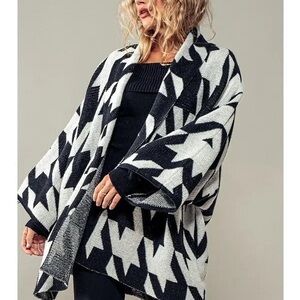 Chic Houndstooth Cardigan
